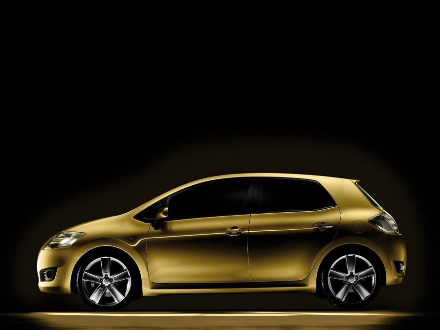  Toyota Auris Space Concept 2006 года  (фото 5 из 6)